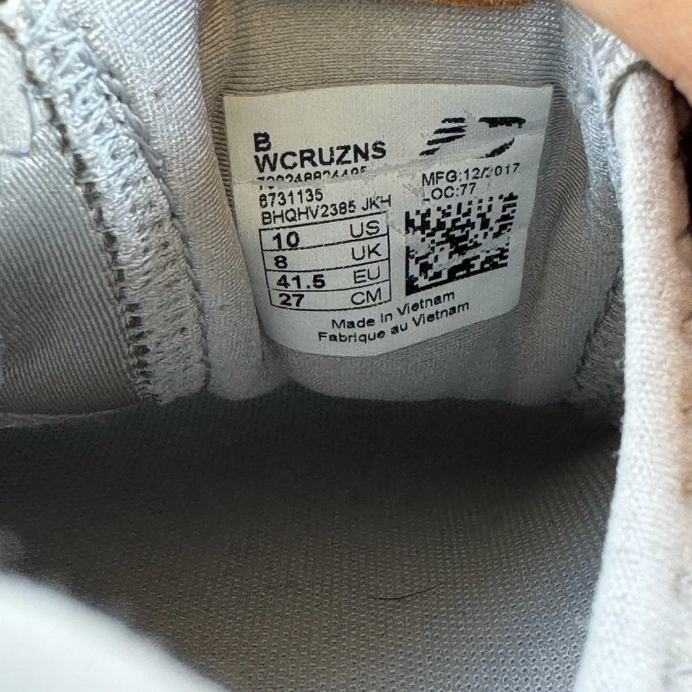 Size 10 New Balance - Picture 6 of 8
